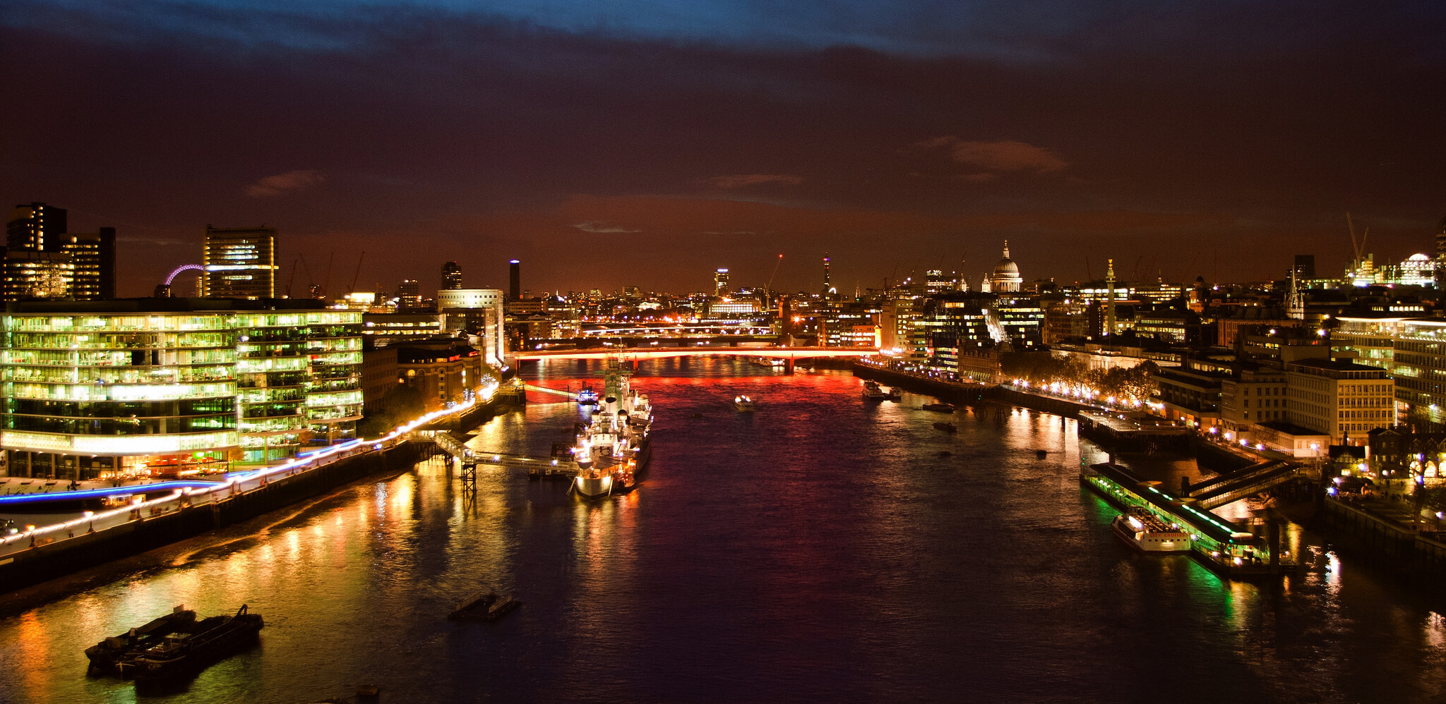 Vista aérea de Londres a noite