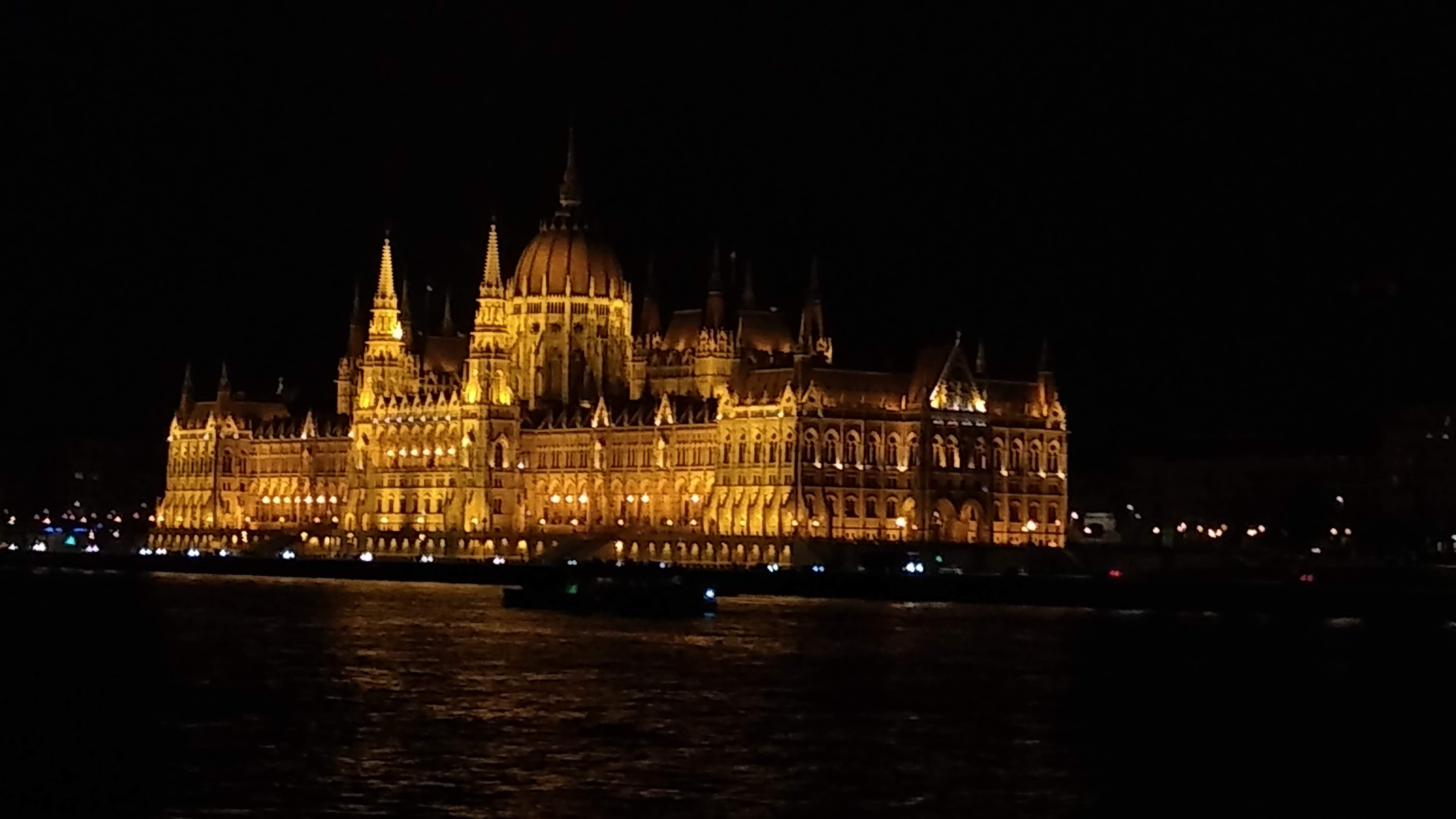 parlamento de budapeste a noite