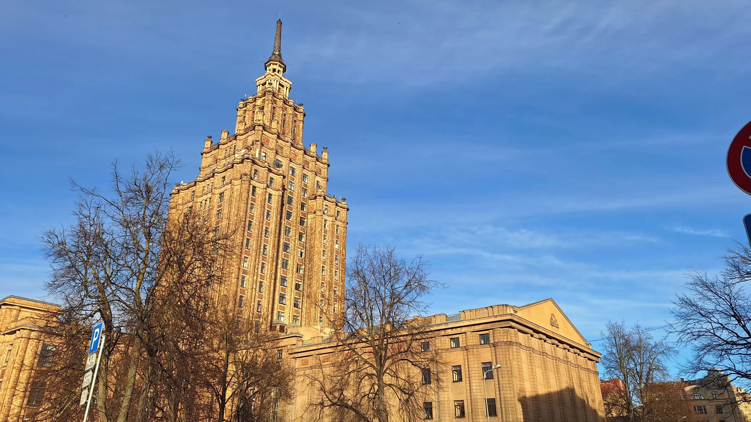 arquitetura soviética em riga academia de ciencias